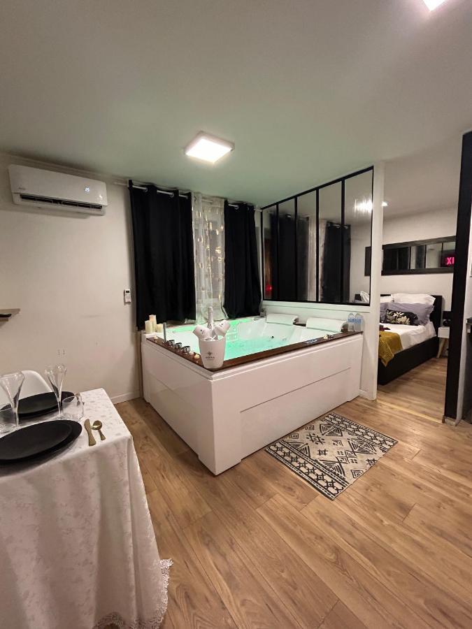 Love A - 25m2 Pour 2 Personnes Avec Un Jacuzzi Prive Apartment *